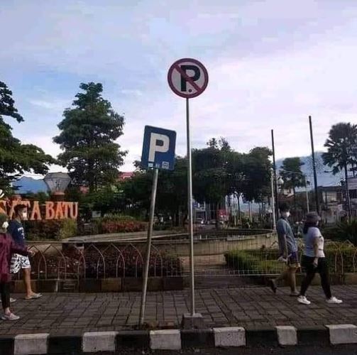 benda malah terbalik nggak sesuai © berbagai sumber