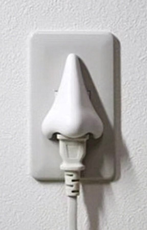 bentuk colokan listrik nyeleneh banget © berbagai sumber