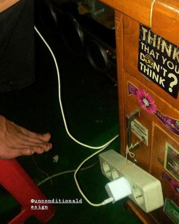 bentuk colokan listrik nyeleneh banget © berbagai sumber bentuk colokan listrik nyeleneh banget © berbagai sumber