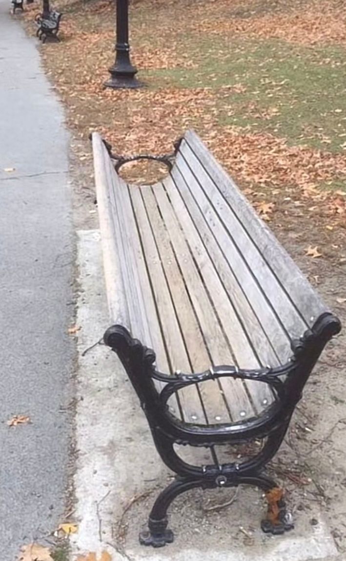 desain kursi malah absurd banget © berbagai sumber