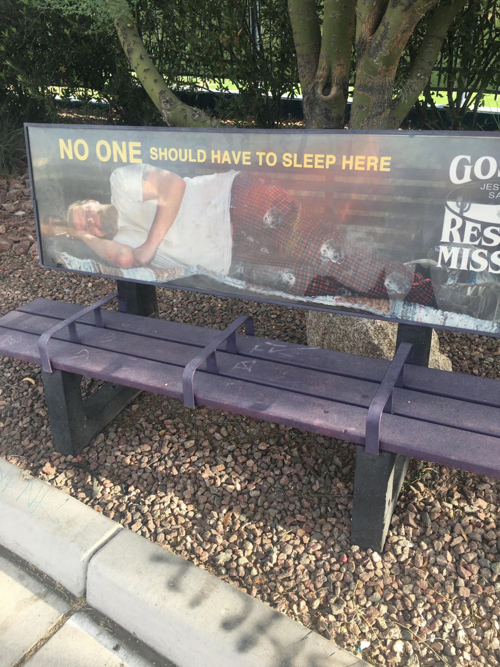 desain kursi malah absurd banget © berbagai sumber