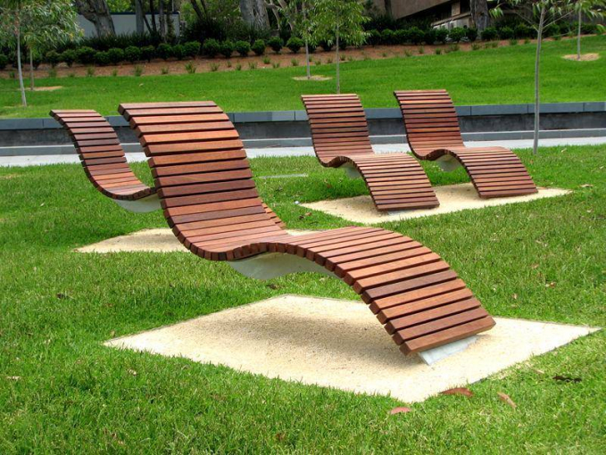 11 Desain kursi di tempat umum ini bikin bingung lihatnya