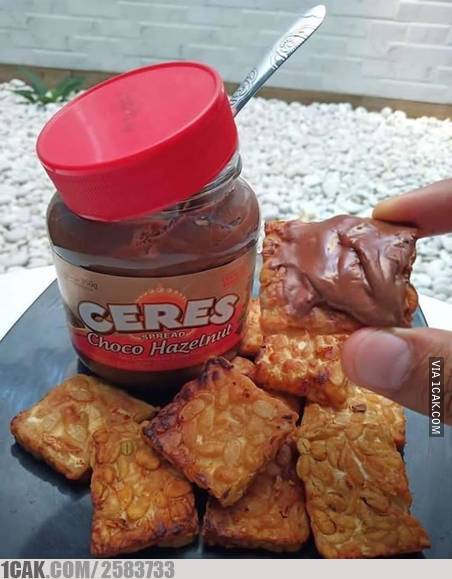 orang lagi sarapan tingkahnya ada aja © berbagai sumber