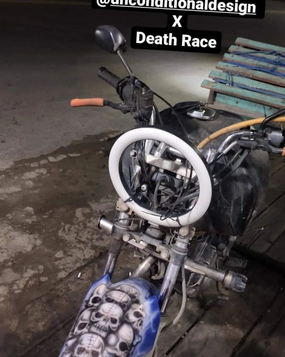 orang pasang lighting malah nyeleneh © berbagai sumber