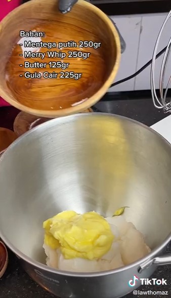 Trik bikin butter cream lembut ala rumahan, awet 2 bulan tanpa kulkas