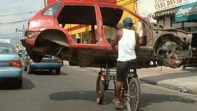 Aksi nyeleneh angkut barang Berbagai sumber