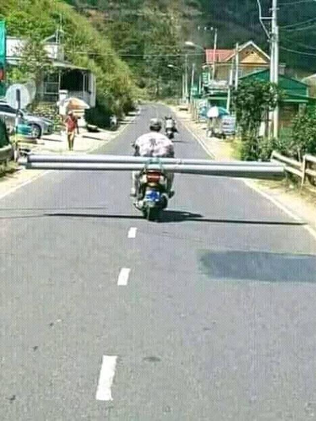 Aksi nyeleneh angkut barang Berbagai sumber