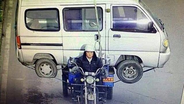 Aksi nyeleneh angkut barang Berbagai sumber