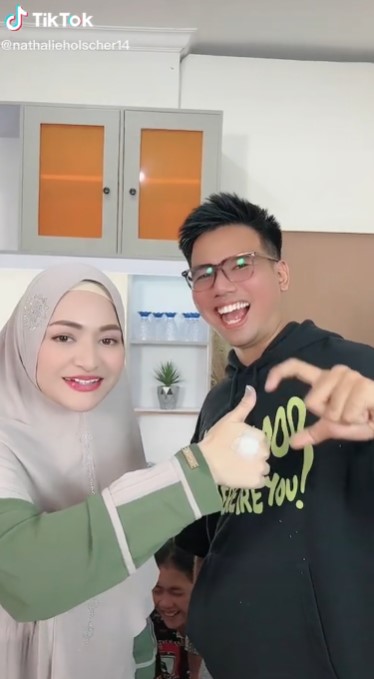 Potret akrab Nathalie Holscher Frans Faisal © berbagai sumber Potret akrab Nathalie Holscher Frans Faisal © berbagai sumber