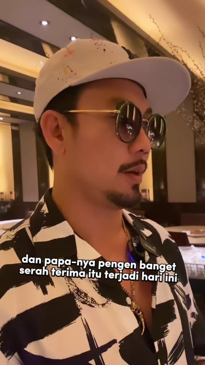 momen haru denny sumargo bertemu ayah mertua © instagram momen haru denny sumargo bertemu ayah mertua © instagram