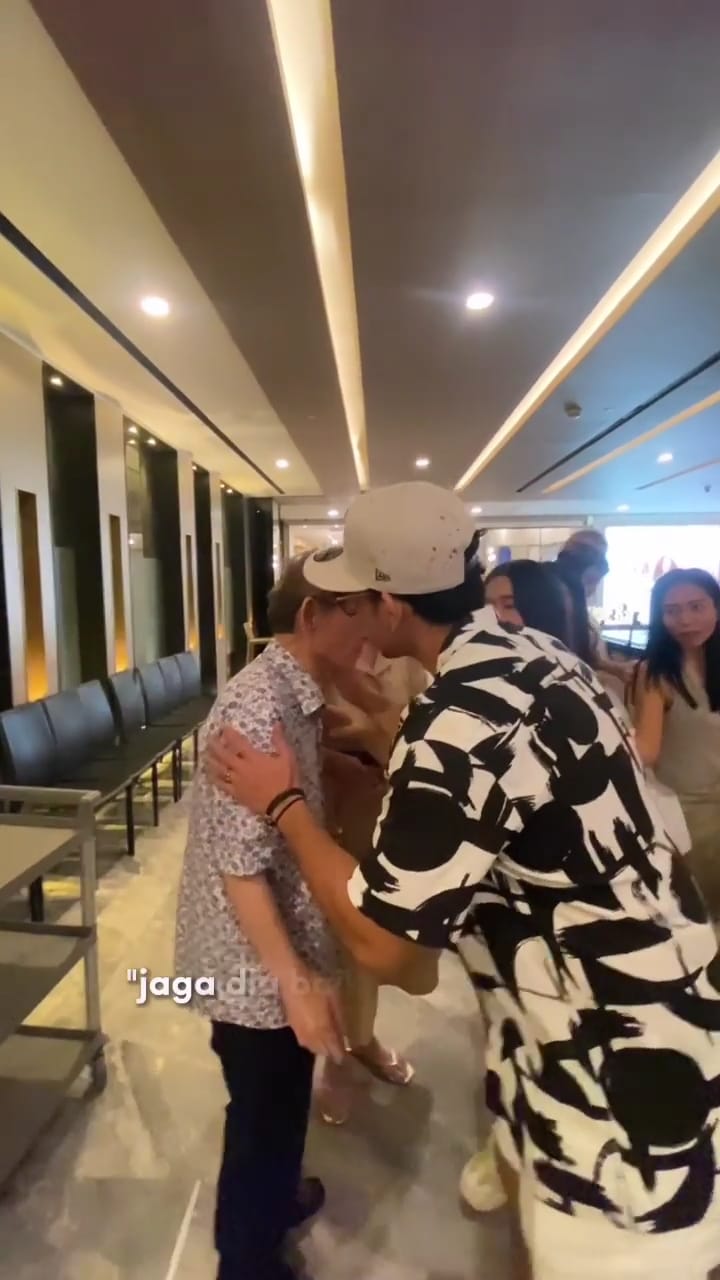momen haru denny sumargo bertemu ayah mertua © instagram momen haru denny sumargo bertemu ayah mertua © instagram