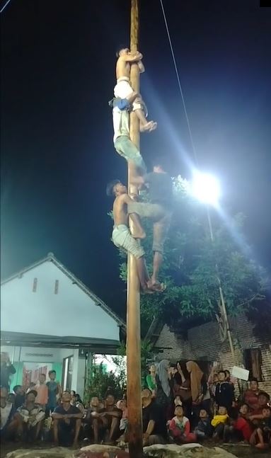 Skill bikin kagum grup panjat pinang Berbagai sumber