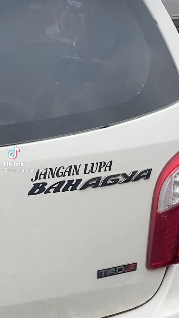 potret belakang mobil © berbagai sumber potret belakang mobil © berbagai sumber