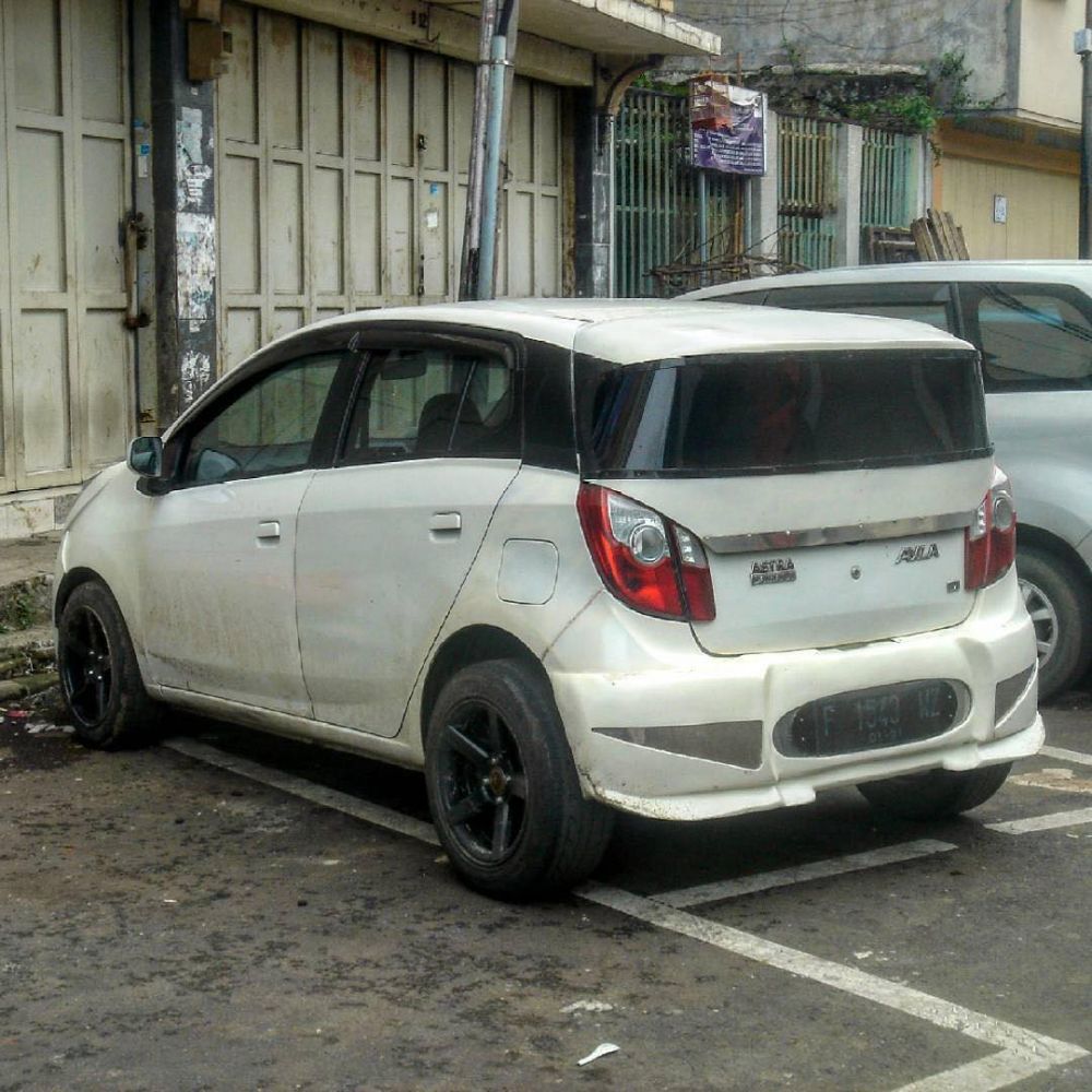 potret belakang mobil © berbagai sumber