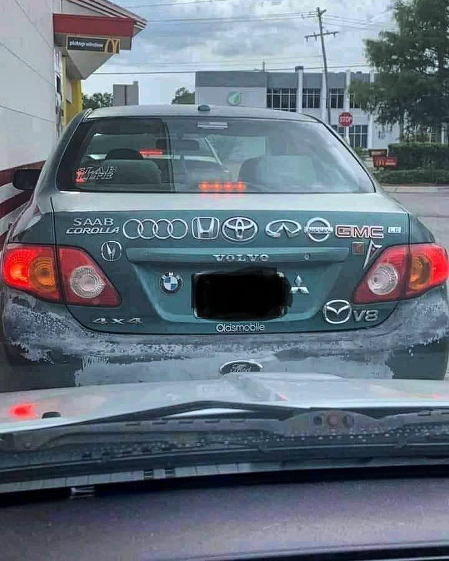 potret belakang mobil © berbagai sumber