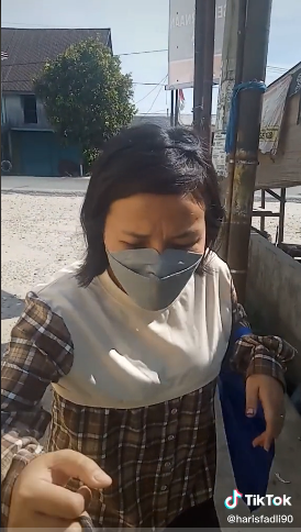 Bikin nyesek tukang ojek di bayar Rp 20 ribu Tiktok