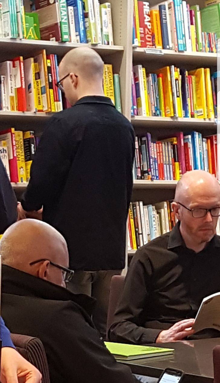 bapak-bapak kembaran baju © berbagai sumber bapak-bapak kembaran baju © berbagai sumber