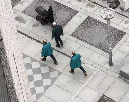 bapak-bapak kembaran baju © berbagai sumber bapak-bapak kembaran baju © berbagai sumber