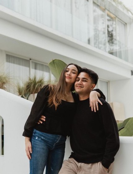 Pasangan pesinetron terlibat cinlok © Instagram Pasangan pesinetron terlibat cinlok © Instagram