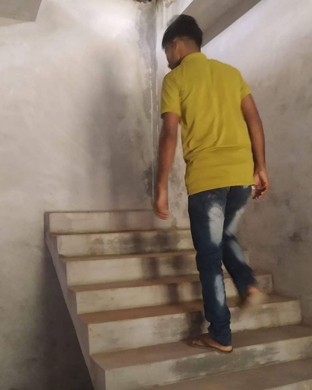 potret orang bikin tangga nggak berguna © berbagai sumber