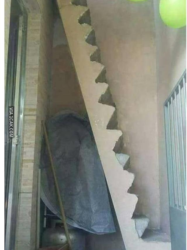 potret orang bikin tangga nggak berguna © berbagai sumber