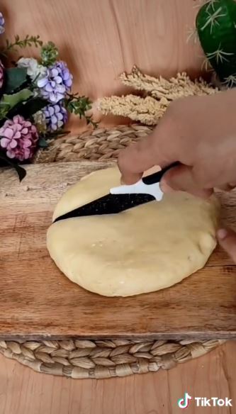 5 Cara membuat kulit molen pisang kriuk dan antigagal