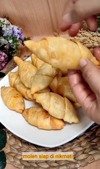 5 Cara membuat kulit molen pisang kriuk dan antigagal