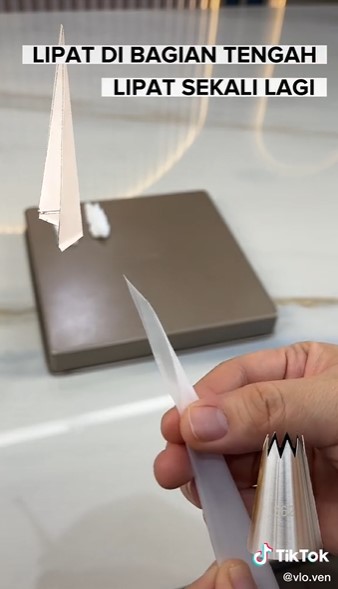 Cara jitu bikin dekorasi krim kue tanpa spuit, cantik dan elegan