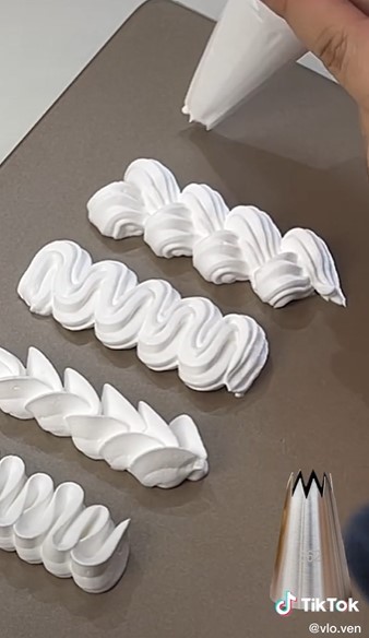 Cara jitu bikin dekorasi krim kue tanpa spuit, cantik dan elegan