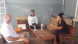 momen Ni Luh Djelantik labrak bule b