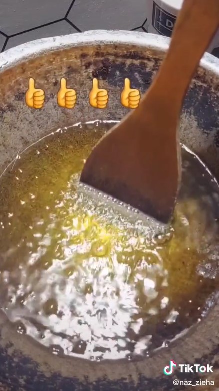 Cara cek minyak goreng panas tanpa termometer, bisa pakai alat dapur