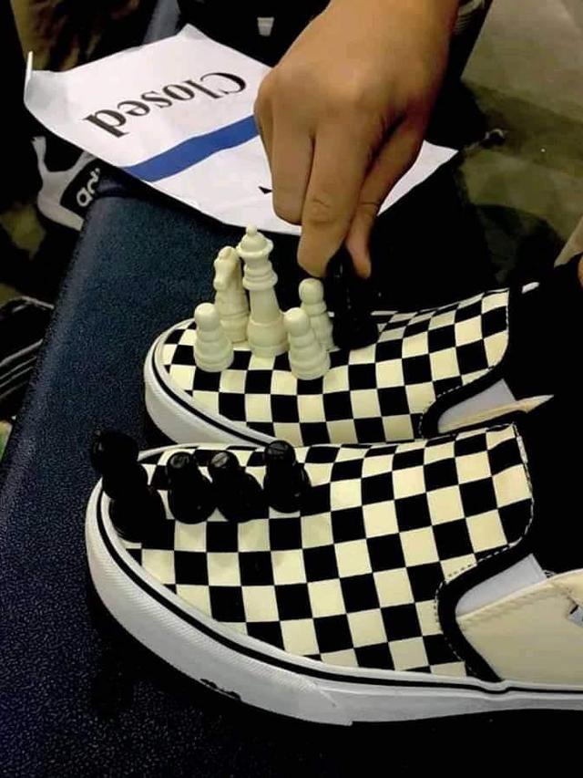 Potret kocak main catur di tempat nggak biasa Berbagai sumber Potret kocak main catur di tempat nggak biasa Berbagai sumber