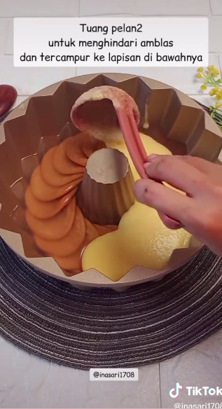 Trik membuat puding lapis agar menempel dan antigagal, mudah ditiru