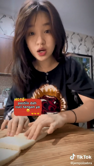 7 Cara membuat cinnamon roll pakai roti tawar, tak ribet bikin adonan