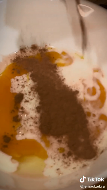 7 Cara membuat cinnamon roll pakai roti tawar, tak ribet bikin adonan