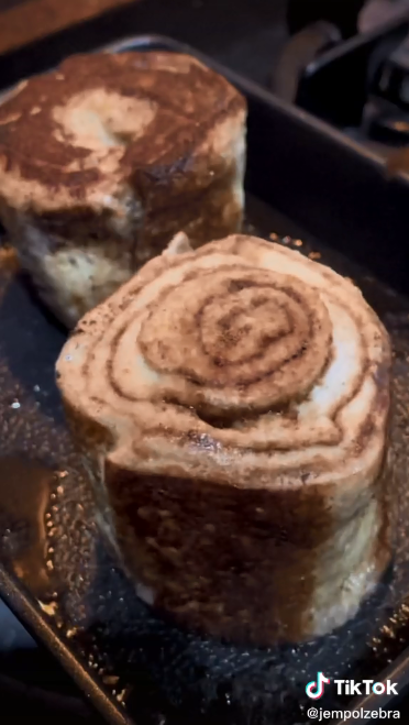 7 Cara membuat cinnamon roll pakai roti tawar, tak ribet bikin adonan