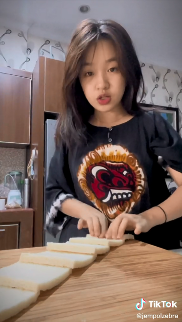 7 Cara membuat cinnamon roll pakai roti tawar, tak ribet bikin adonan