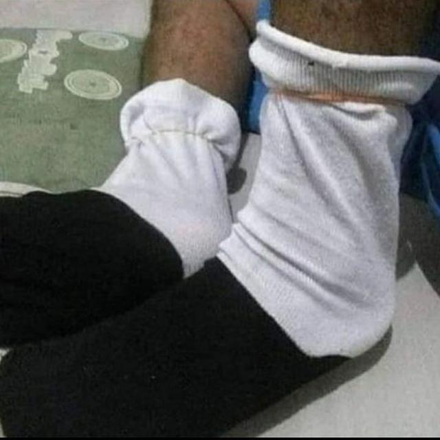 orang pakai kaus kaki nyeleneh © berbagai sumber orang pakai kaus kaki nyeleneh © berbagai sumber