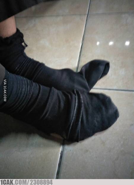 orang pakai kaus kaki nyeleneh © berbagai sumber orang pakai kaus kaki nyeleneh © berbagai sumber