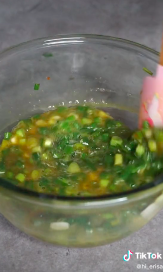 5 Cara bikin martabak telur ala pedagang kaki lima, cuma pakai 3 bahan