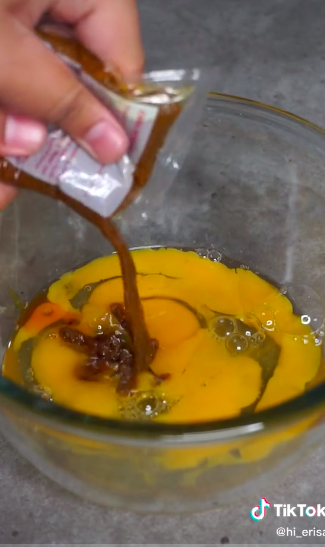 5 Cara bikin martabak telur ala pedagang kaki lima, cuma pakai 3 bahan