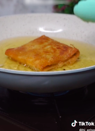 5 Cara bikin martabak telur ala pedagang kaki lima, cuma pakai 3 bahan