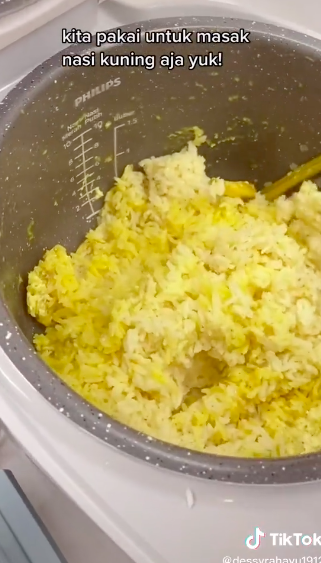 Cara bikin nasi kuning pakai air sisa ungkepan ayam, super praktis