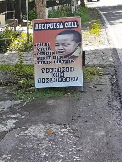 spanduk jualan huruf vokalnya diganti I semua © berbagai sumber