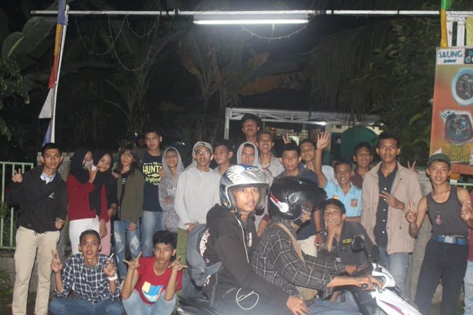 orang asal lewat nggak pas momen © berbagai sumber