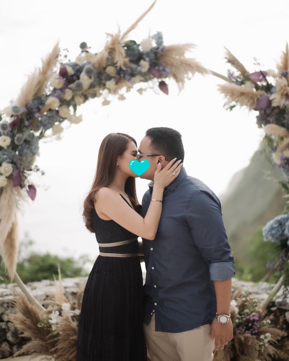 anak hotman paris melamar kekasih © Instagram