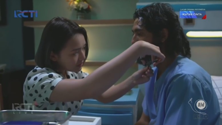 momen Amanda Manopo cukur rambut Arya Saloka di IC © berbagai sumber