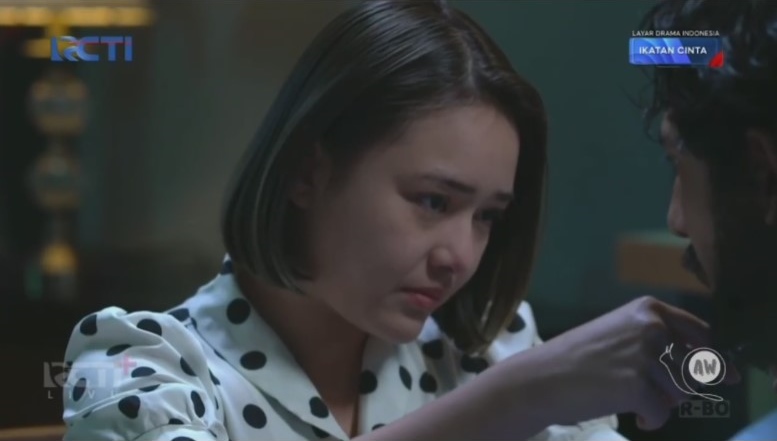 momen Amanda Manopo cukur rambut Arya Saloka di IC © berbagai sumber momen Amanda Manopo cukur rambut Arya Saloka di IC © berbagai sumber