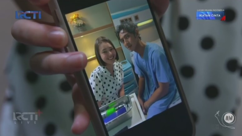 momen Amanda Manopo cukur rambut Arya Saloka di IC © berbagai sumber momen Amanda Manopo cukur rambut Arya Saloka di IC © berbagai sumber