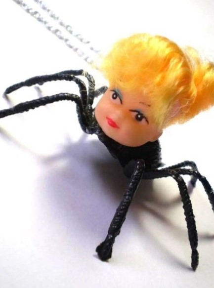 Potret nyeleneh boneka hewan © berbagai sumber